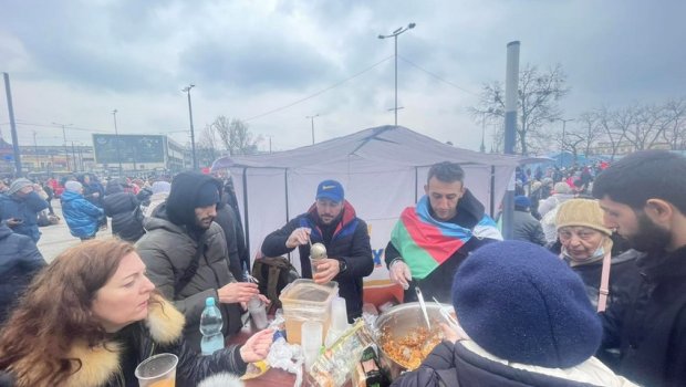 Ukraynadakı soydaşlarımız üçün səyyar qida məntəqələri - FOTO