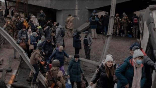 Ruslar təxliyə zamanı ukraynalılara atəş açdı: ÖLƏNLƏR VAR - FOTO