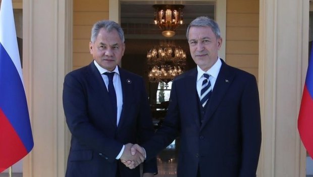 Hulusi Akar rusiyalı həmkarı ilə Ukrayna məsələsini müzakirə etdi