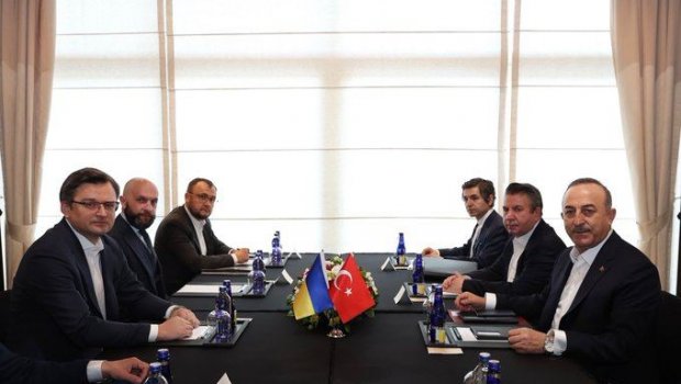 Çavuşoğlu ukraynalı həmkarı ilə görüşdü