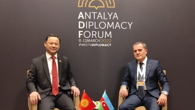 Ceyhun Bayramov qırğızıstanlı həmkarı ilə görüşdü