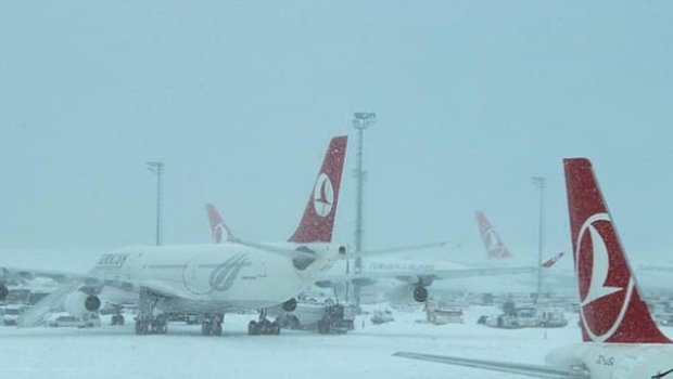 İstanbulda 407 təyyarə reysi ləğv edildi
