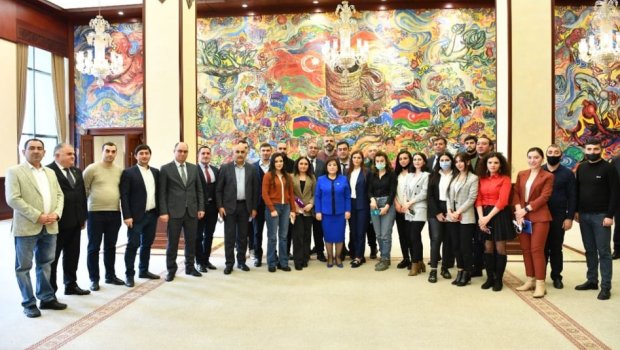 Sahibə Qafarova parlamentin fəaliyyətini işıqlandıran jurnalistlərlə görüşdü