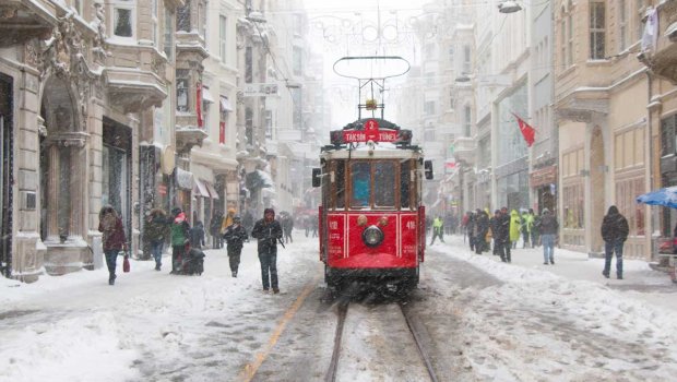 İstanbulda güclü qar - Təhsil ocaqları bağlandı