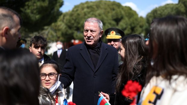 Hulusi Akar azərbaycanlı uşaqlarla söhbət etdi - FOTO