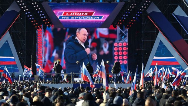 Putinin mitinqində gözlənilməz hadisə - Bir anda çıxışı kəsildi və... - VİDEO