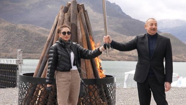 İlham Əliyev və Mehriban Əliyeva Suqovuşanda bayram tonqalını alovlandırdılar - VİDEO