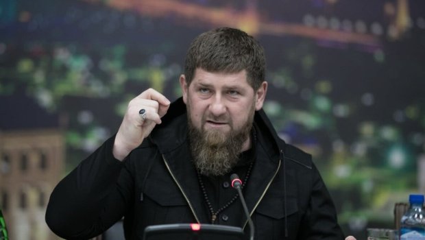 Kadırov onu ələ salanlara şeirlə müraciət etdi – VİDEO  