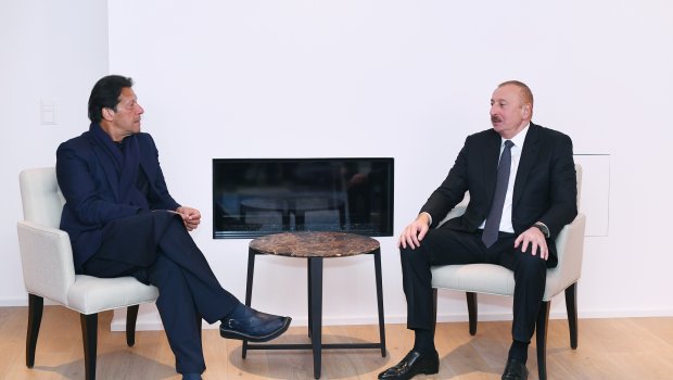 İlham Əliyev Pakistanın Baş nazirini təbrik etdi