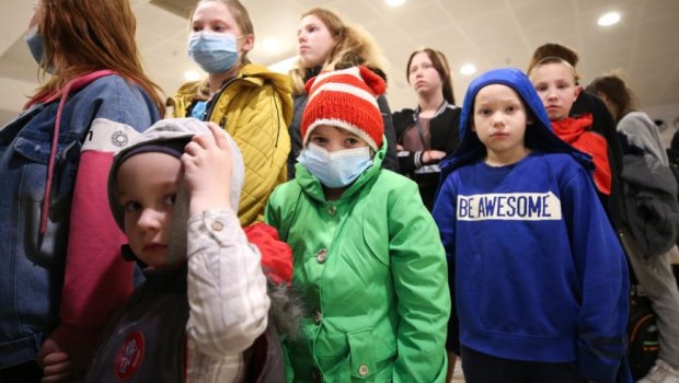 Ukraynadan təxliyə edilən kimsəsiz uşaqlar Türkiyəyə gətirildi - FOTO