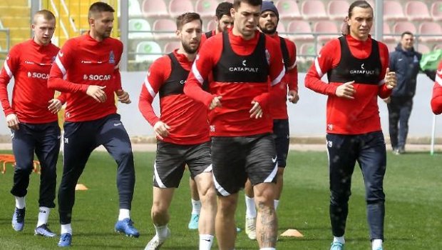 Millimiz Latviya ilə oyun öncəsi məşqə çıxdı - FOTO