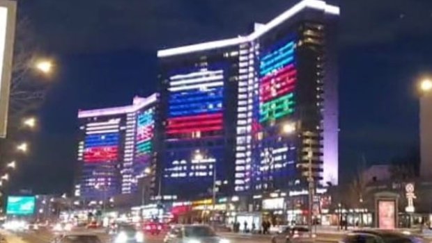 Moskvadakı binalar Azərbaycan bayrağı rəngində işıqlandırıldı - FOTO/VİDEO