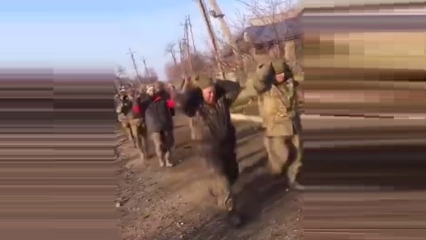 Mariupolda 150 ukraynalı dəniz piyadası təslim oldu - VİDEO