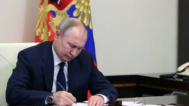 Putin viza məhdudiyyəti haqqında fərman imzaladı