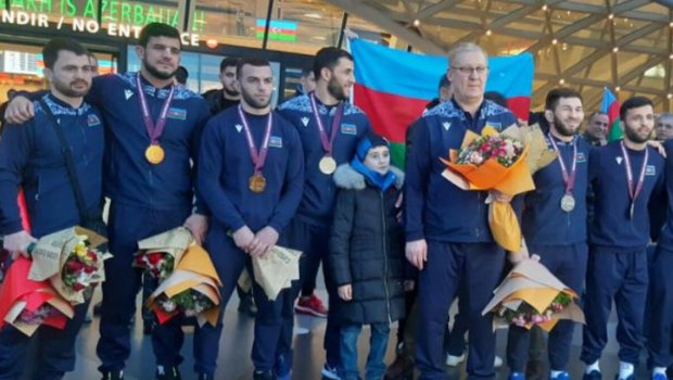 Avropa çempionu olan yunan-Roma güləşi üzrə millimiz vətənə qayıtdı