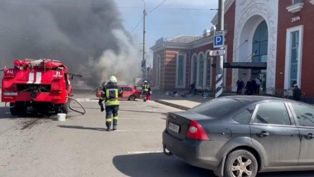 Rusiya Ukraynada vağzalı raket atəşinə tutdu, çox sayda ölən və yaralanan var - FOTO/VİDEO