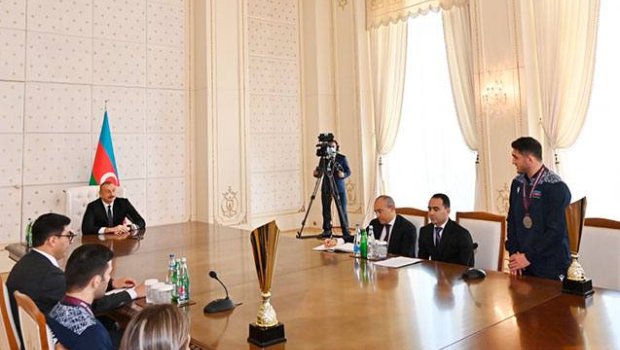 Prezidentlə Hacı Əliyev arasında MARAQLI DİALOQ: “Yaxşı ki, qalmısan idmanda” - VİDEO