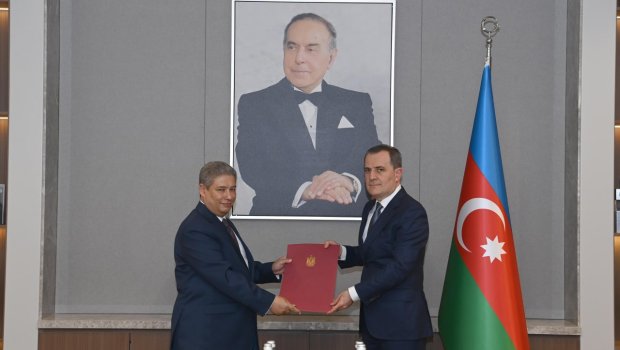 XİN rəhbəri Misirin Azərbaycandakı yeni səfiri ilə görüşdü - FOTO