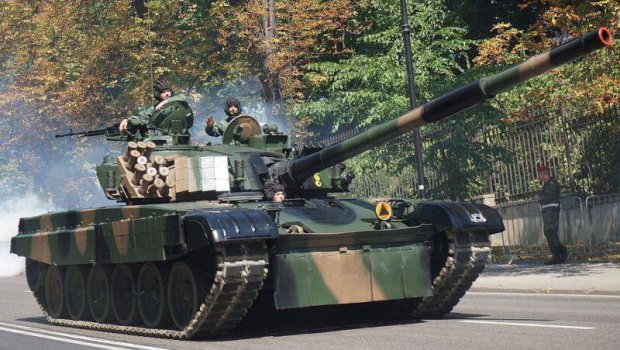 Polşa Ukraynaya T-72 tanklarının ilk partiyasını göndərdi - FOTO