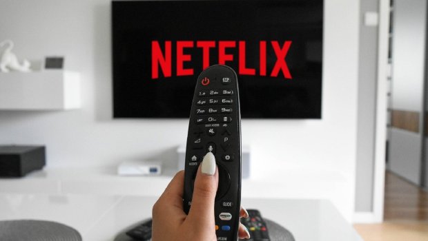 “Netflix”ə yeni rəqib gəldi - 2 şirkət birləşir