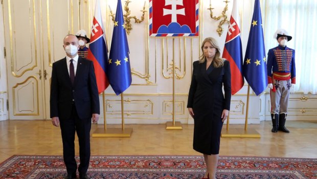 Azərbaycan səfiri etimadnaməsini prezidentə təqdim etdi - FOTO