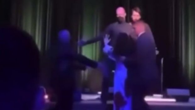 Homoseksual müğənni Nurlanın konsertində qalmaqal - VİDEO