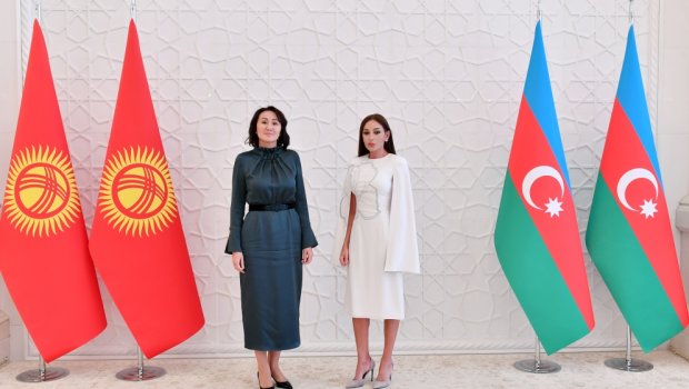 Mehriban Əliyeva Qırğızıstanın birinci xanımı ilə görüşdü - FOTO