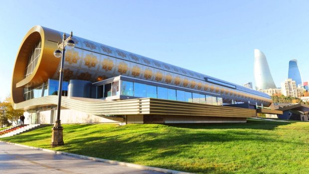 Qırğızıstan Prezidentinin xanımı Azərbaycan Milli Xalça Muzeyində oldu