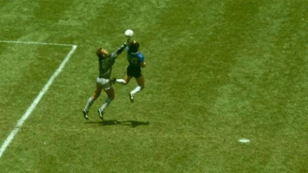 Maradonanın forması rekord qiymətə satıldı - FOTO