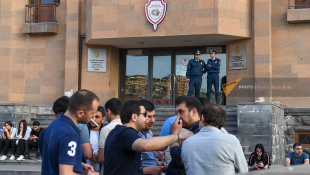 İrəvanda polislə toqquşmalar başladı - SAXLANILANLAR VAR - FOTO/VİDEO