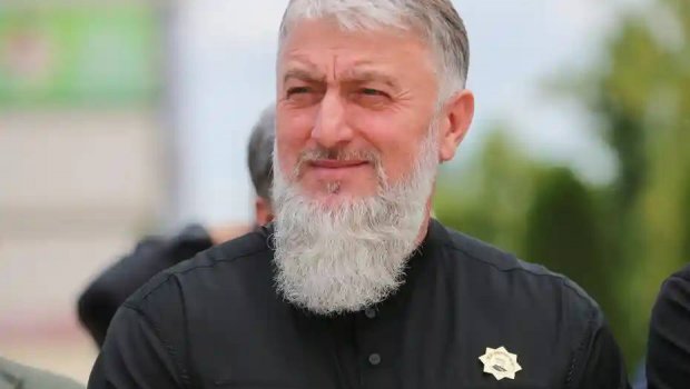 Putin çeçenistanlı deputata “Rusiya Qəhrəmanı” adı verdi