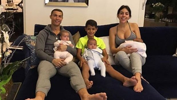 Ronaldo yeni doğulan qızı ilə FOTOSUNU paylaşdı