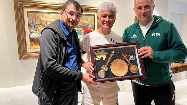 Braziliyalı dünya çempionuna Şuşaya aid xatirə hədiyyəsi verildi - FOTO