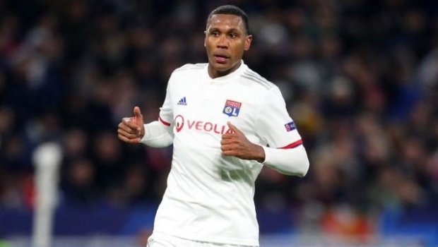 Komanda yoldaşlarına güldü, klubdan qovuldu