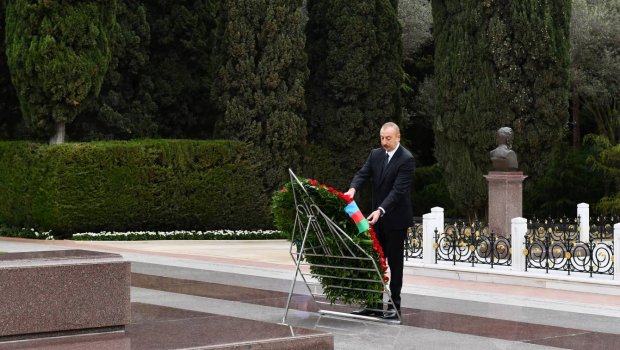 Prezidentlə xanımı Ulu Öndər Heydər Əliyevin məzarını ziyarət etdi - FOTO/VİDEO