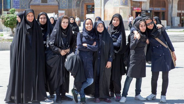 İranda epilyasiya və dırnaq qaynağı qadağan edildi