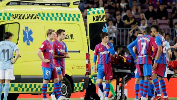 “Barselona”nın futbolçusu xəstəxanaya aparıldı – AĞIR ZƏDƏ ALIB