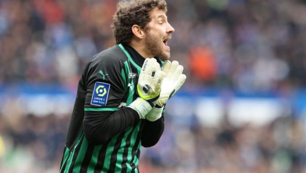 Məşhur klubda rəzalət - Futbolçu məşqçisi ilə dalaşdı