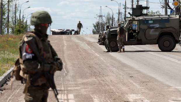 Donetskdə Ukrayna hərbçiləri körpünü partladaraq hücumu dayandırdılar- VİDEO