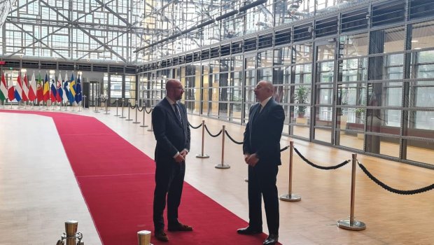 Brüsseldə İlham Əliyevlə Şarl Mişel arasında SƏMİMİ SÖHBƏT - FOTO