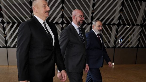 Şarl Mişel üçtərəfli görüşdən yazdı: 