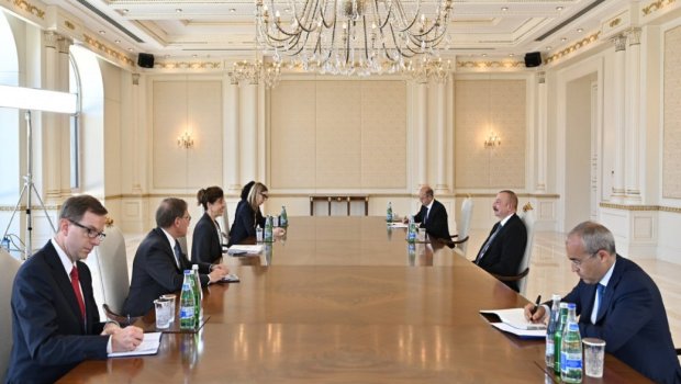 İlham Əliyev ABŞ dövlət rəsmisini qəbul etdi