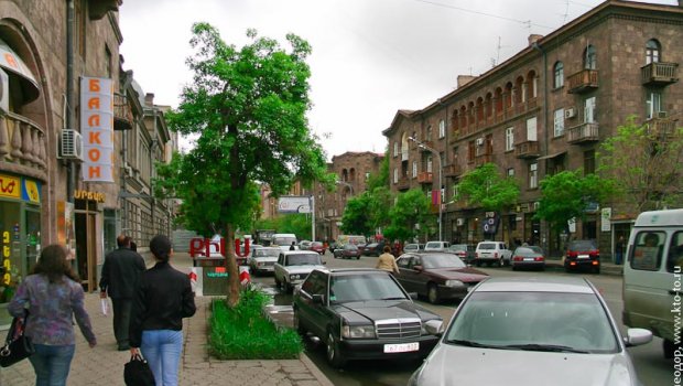 Ermənistanda əhalinin sayı sürətlə azalır
