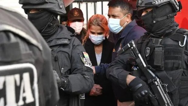 Bu ölkə prezidenti 10 il azadlıqdan məhrum EDİLDİ