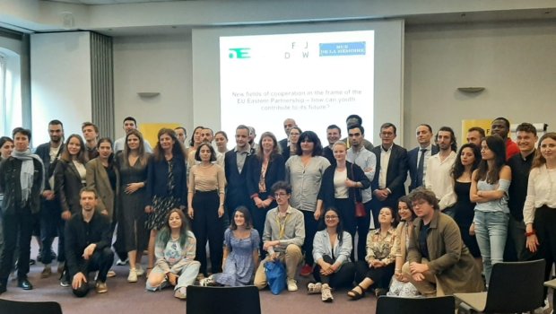 Azərbaycanlı və erməni gənclər Fransada görüşüb - FOTO