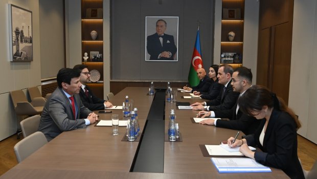 Ceyhun Bayramov paraqvaylı deputatlarla görüşdü - FOTO