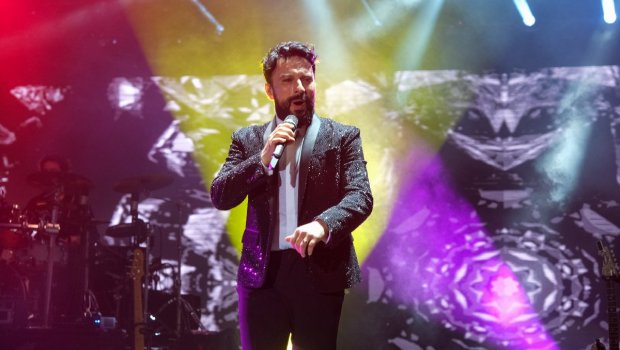 Tarkan səhnə şousu ilə 