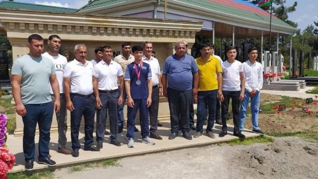 Güləş üzrə Avropa ikincisi medalını şəhid övladının boynundan asdı