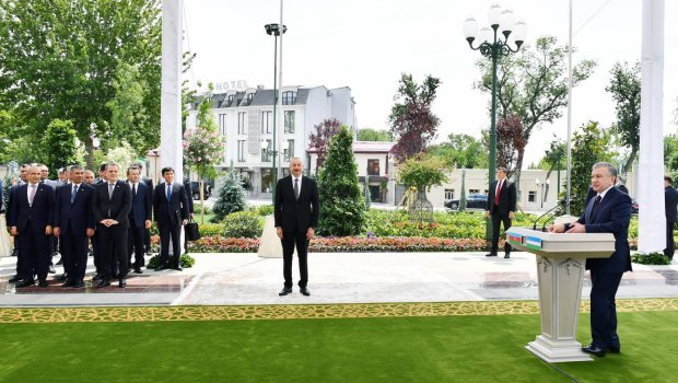 Özbəkistan prezidenti Səməd Vurğunun şeirini oxudu: “Ayrılarmı könül candan...” - VİDEO