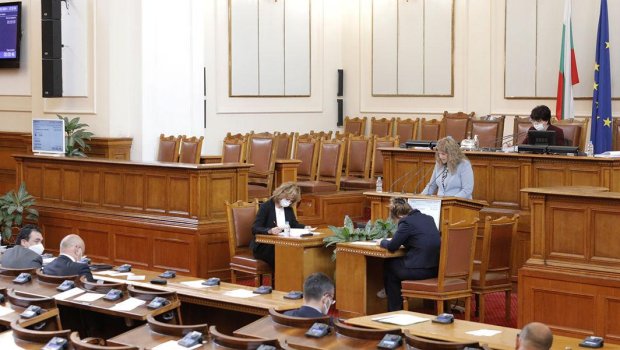 Bolqarıstan parlamenti hökumətə etimadsızlıq göstərdi
